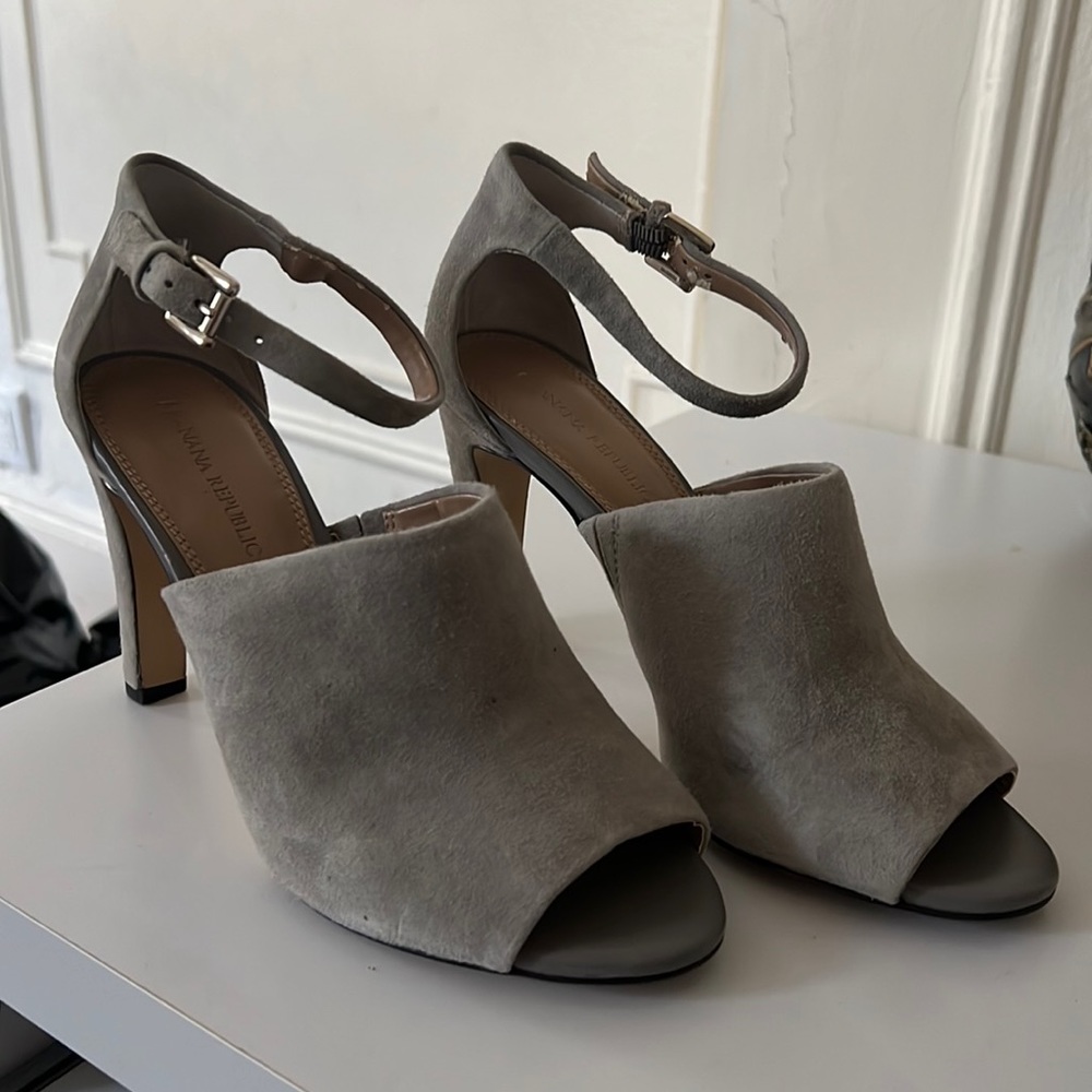 Banana Republic grey suade sandals. Size 8. Worn. Toe showing. Buckle on ankle.